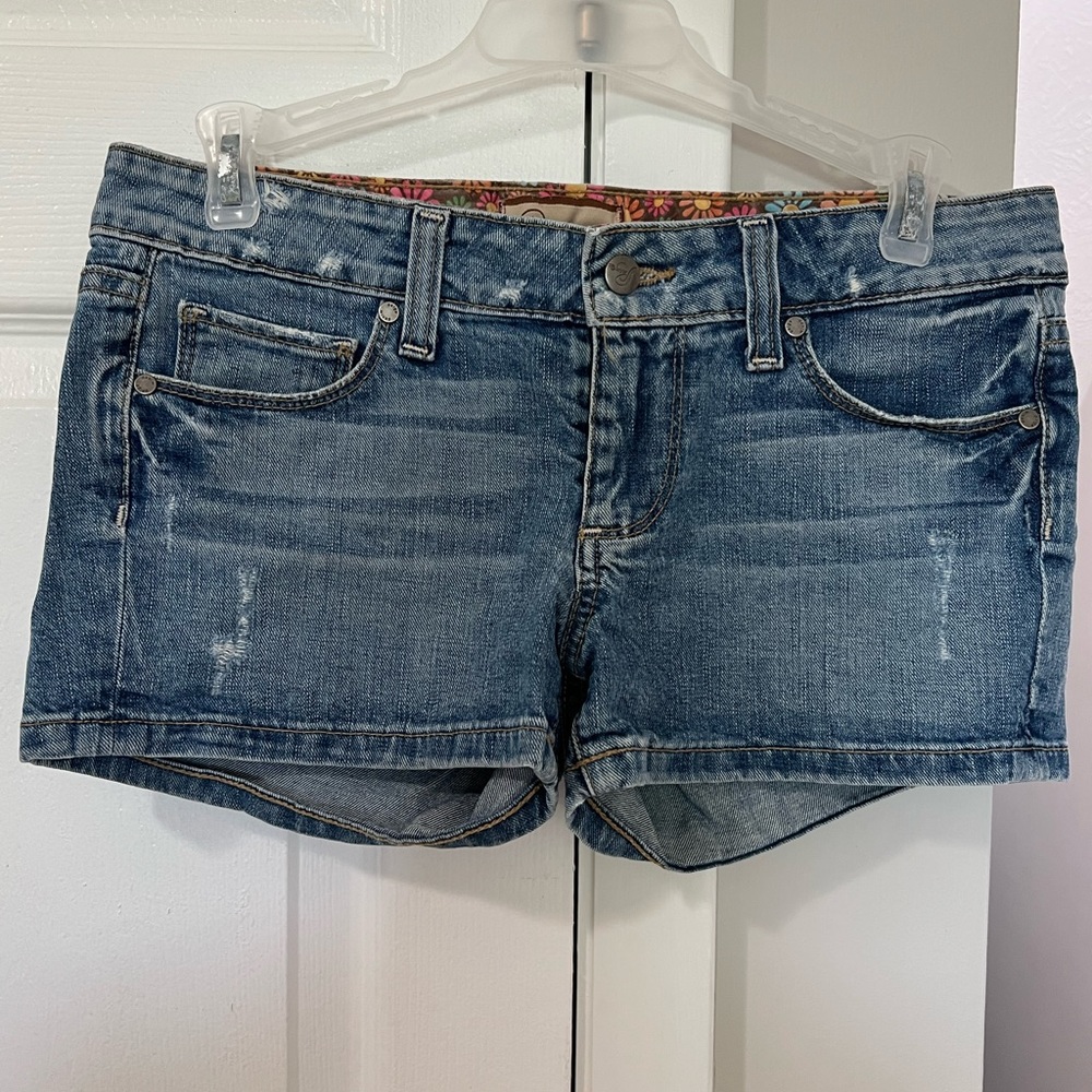 Paige denim shorts, looking pretty